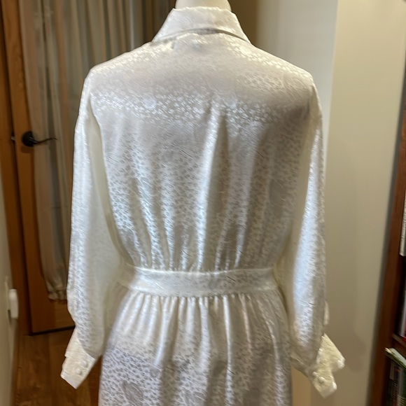 Victoria’s Secret Candlelight Jacquard Maxi Floral Bridal Robe - Picture 5 of 11
